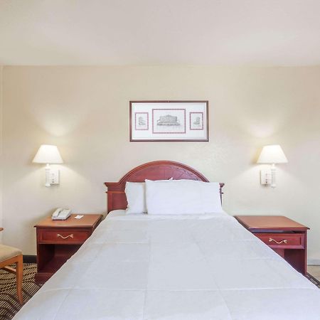 Travelodge By Wyndham Victorville Esterno foto