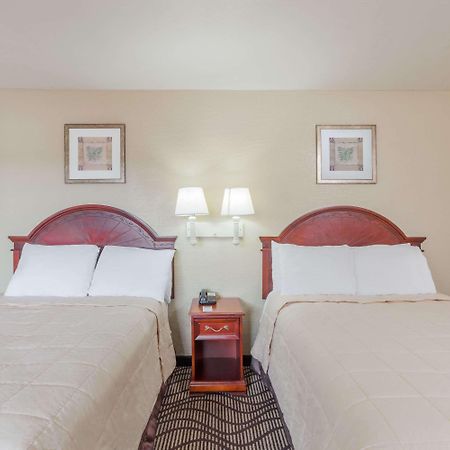 Travelodge By Wyndham Victorville Esterno foto