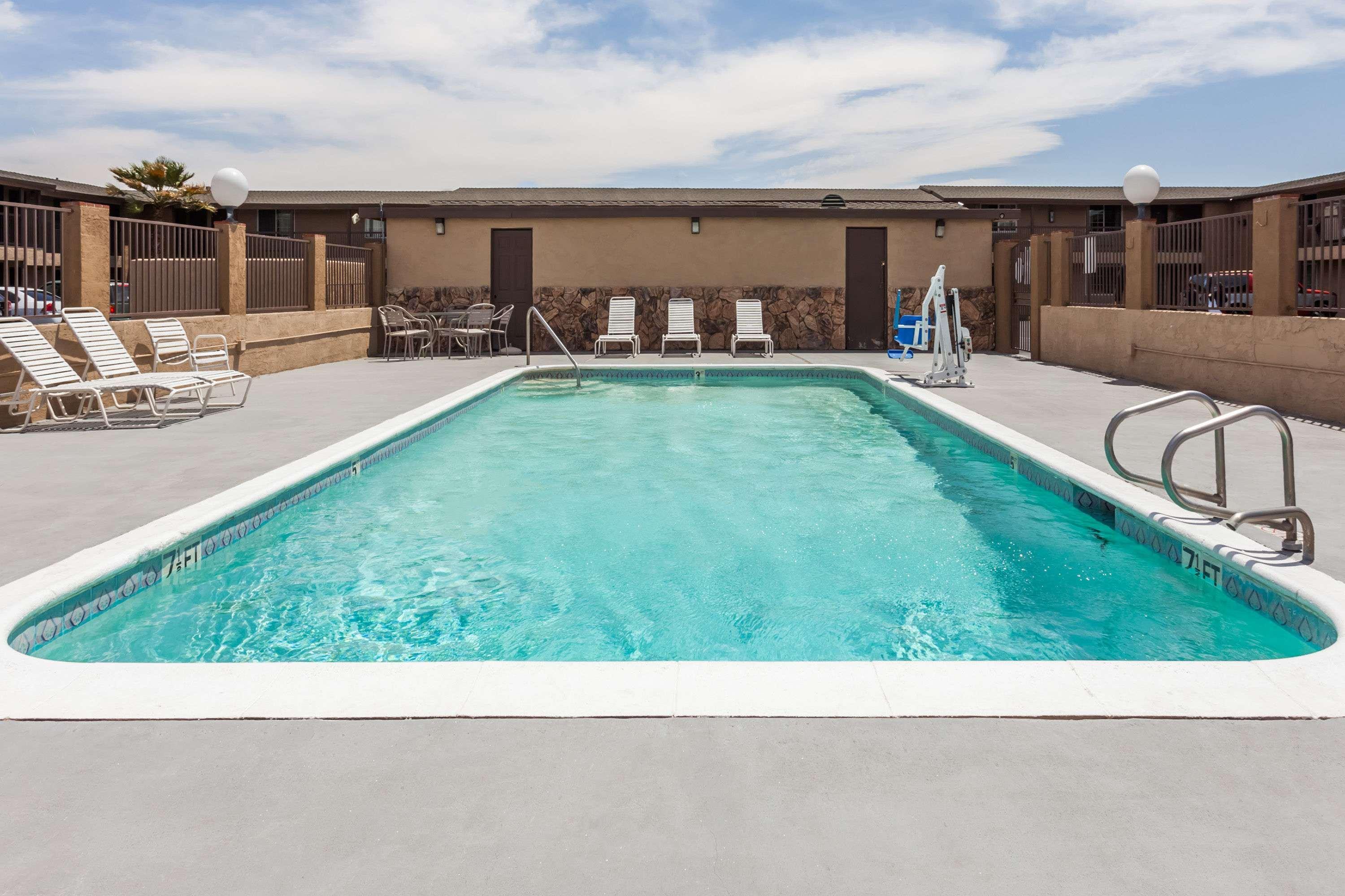 Travelodge By Wyndham Victorville Esterno foto
